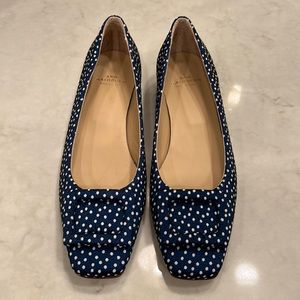 Ann Mashburn Buckle Flat size 39 Blue and White Dot